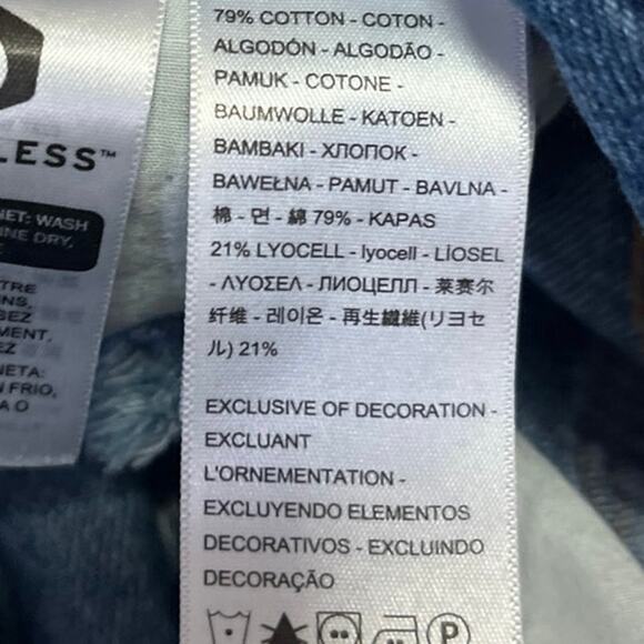 Levi's Ribcage Women's Blue High Waisted Distressed Cutoff Denim Jean Shorts 25 - Picture 6 of 6